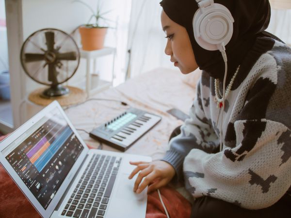 Top outils et stratégies pour maîtriser l'arabe en ligne